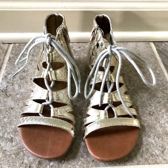 Kenneth Cole Reaction gold sandals, size 13. - Picture 1 of 5